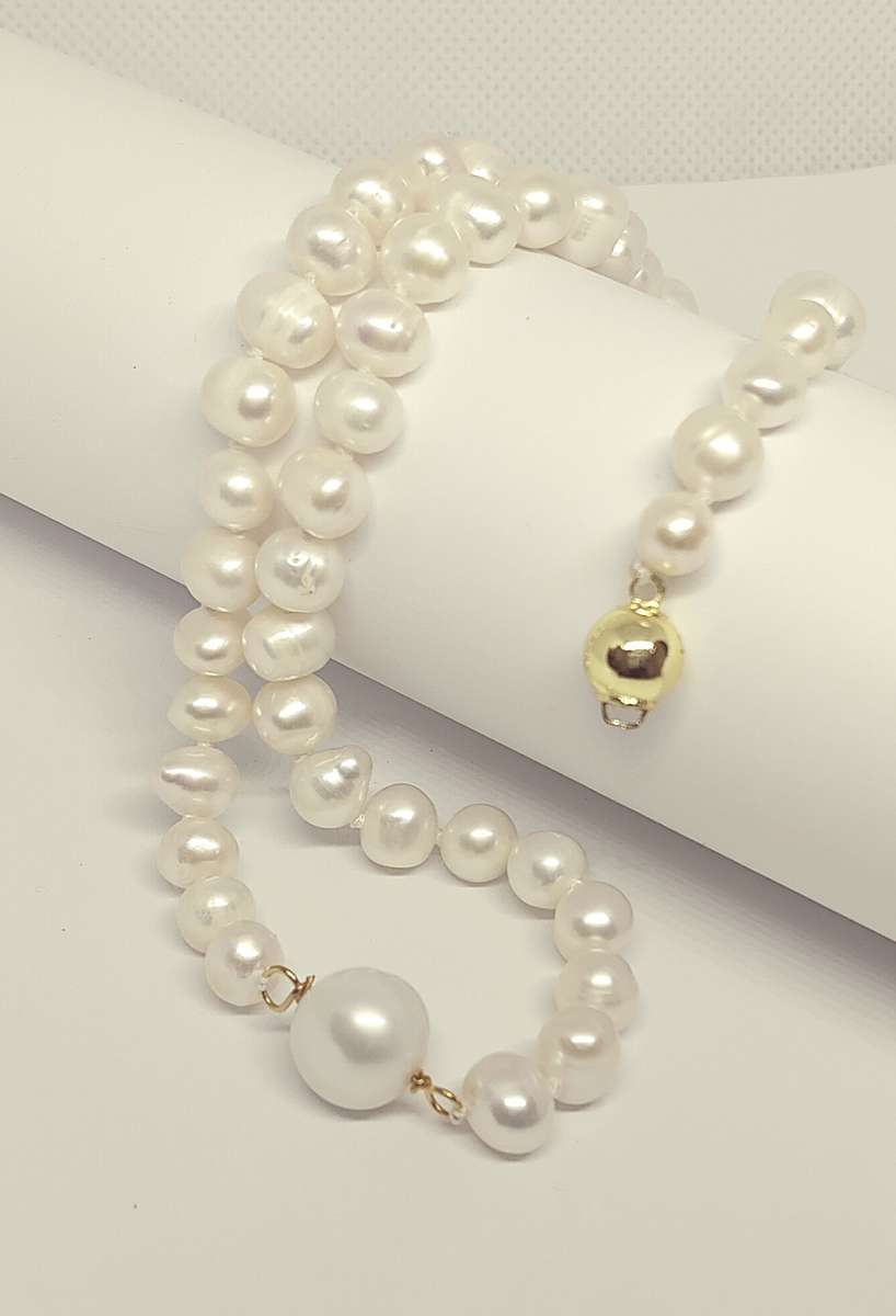 Genuine Pearl Necklace with Centre Feature Pearl - Beautiful