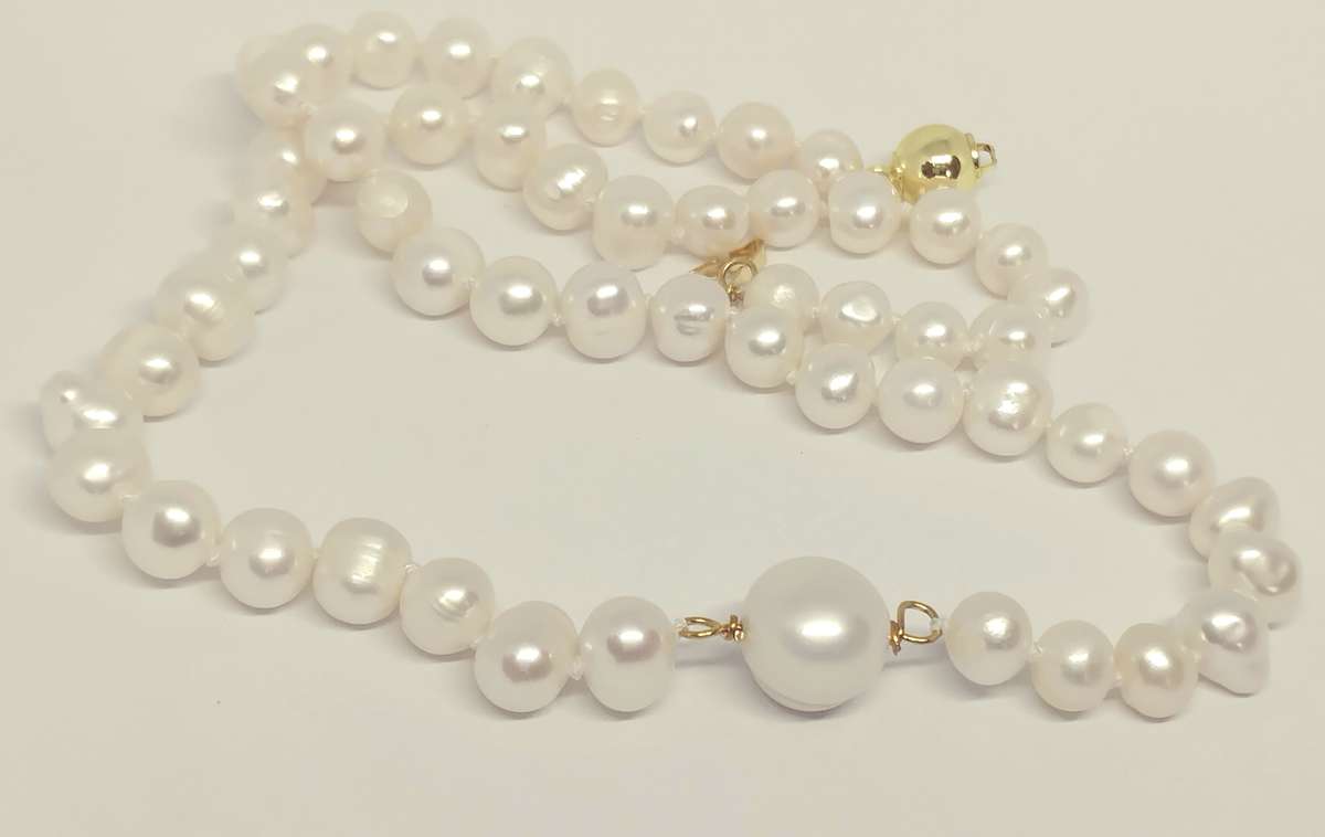 Genuine Pearl Necklace with Centre Feature Pearl - Beautiful