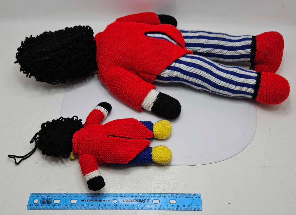 2X vintage knitted dolls