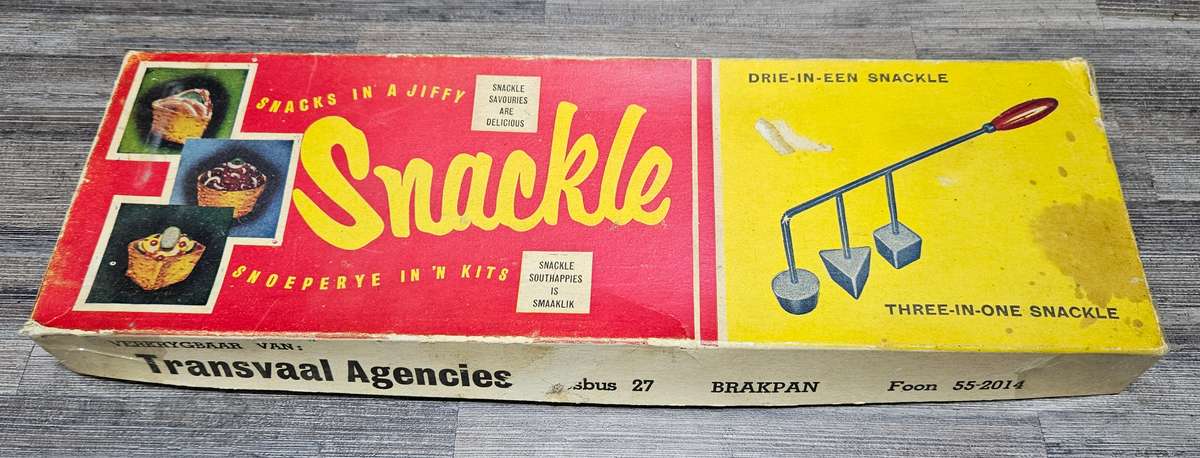 Boxed complete with instructions vintage Snackle Set