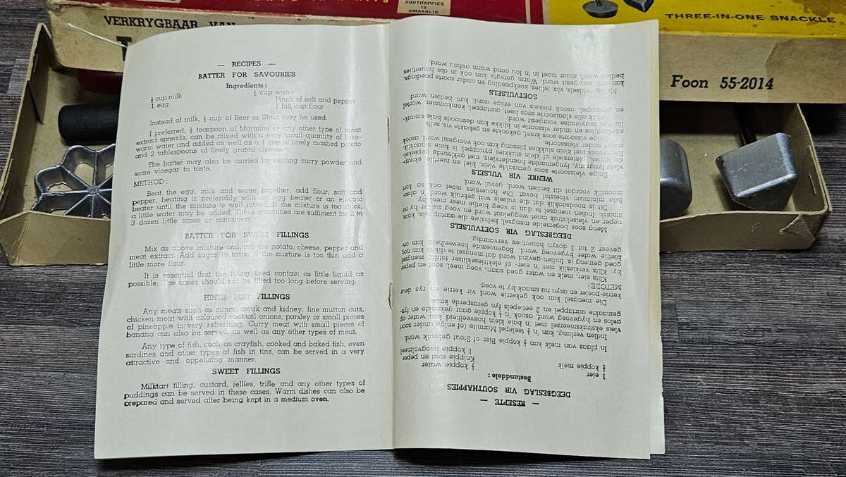 Boxed complete with instructions vintage Snackle Set