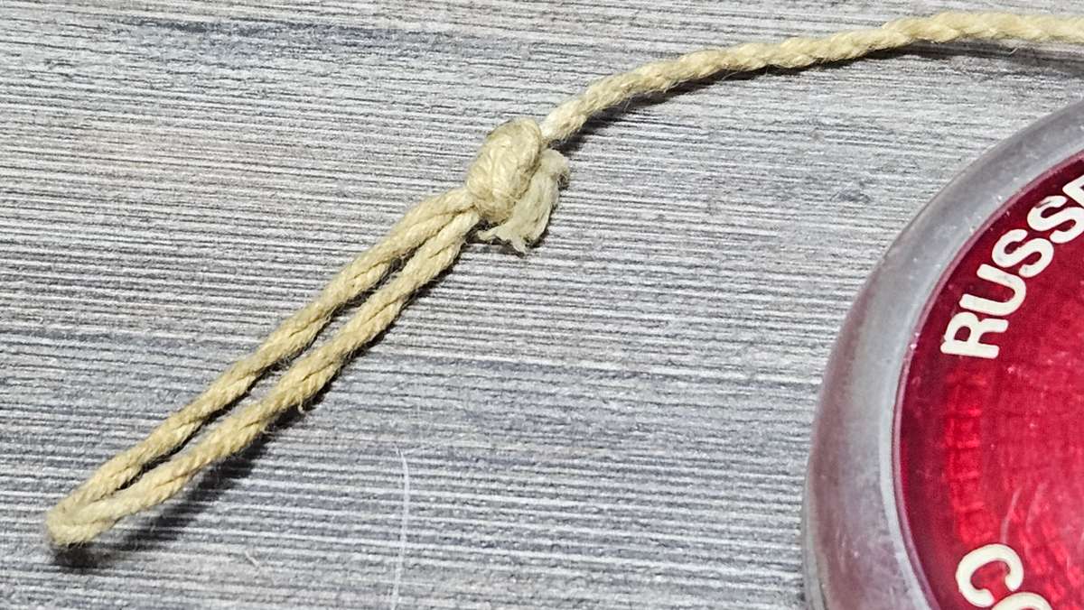 Vintage bilingual Russell Yoyo