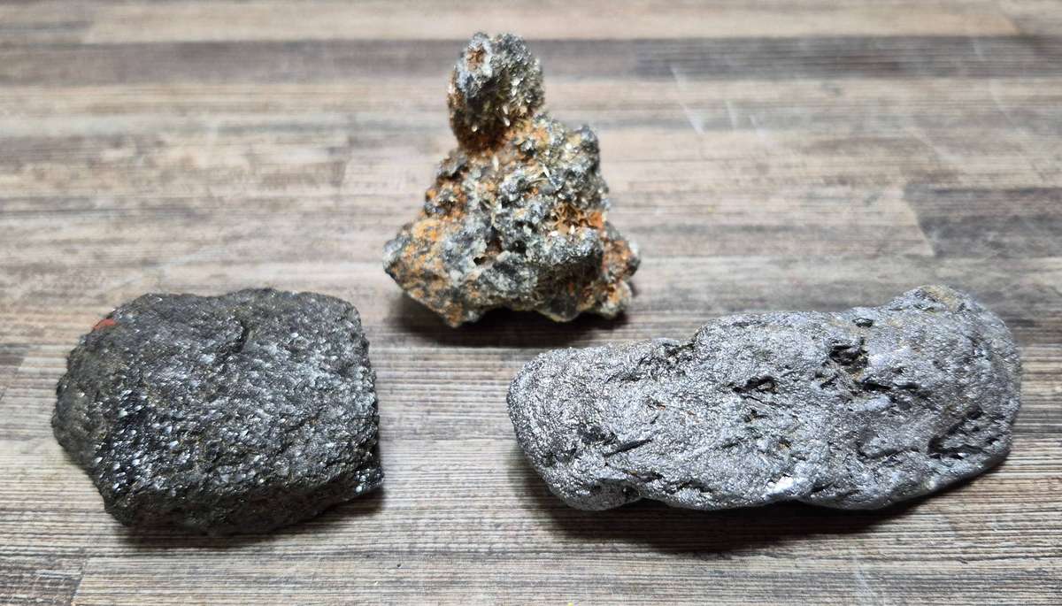 Various glittery rocks 369g