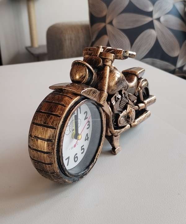 Super Cool & Unique Eyecatching Old School Motorcycle Alarm Clock