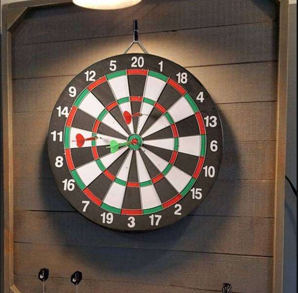 Cool Quality Vintage Look Sportsbar or general recreational use Dartboard