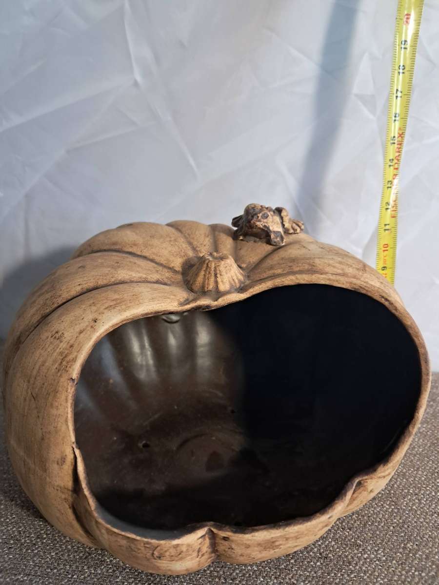 Brown Ceramic Pumpkin-shaped Pet Habitat