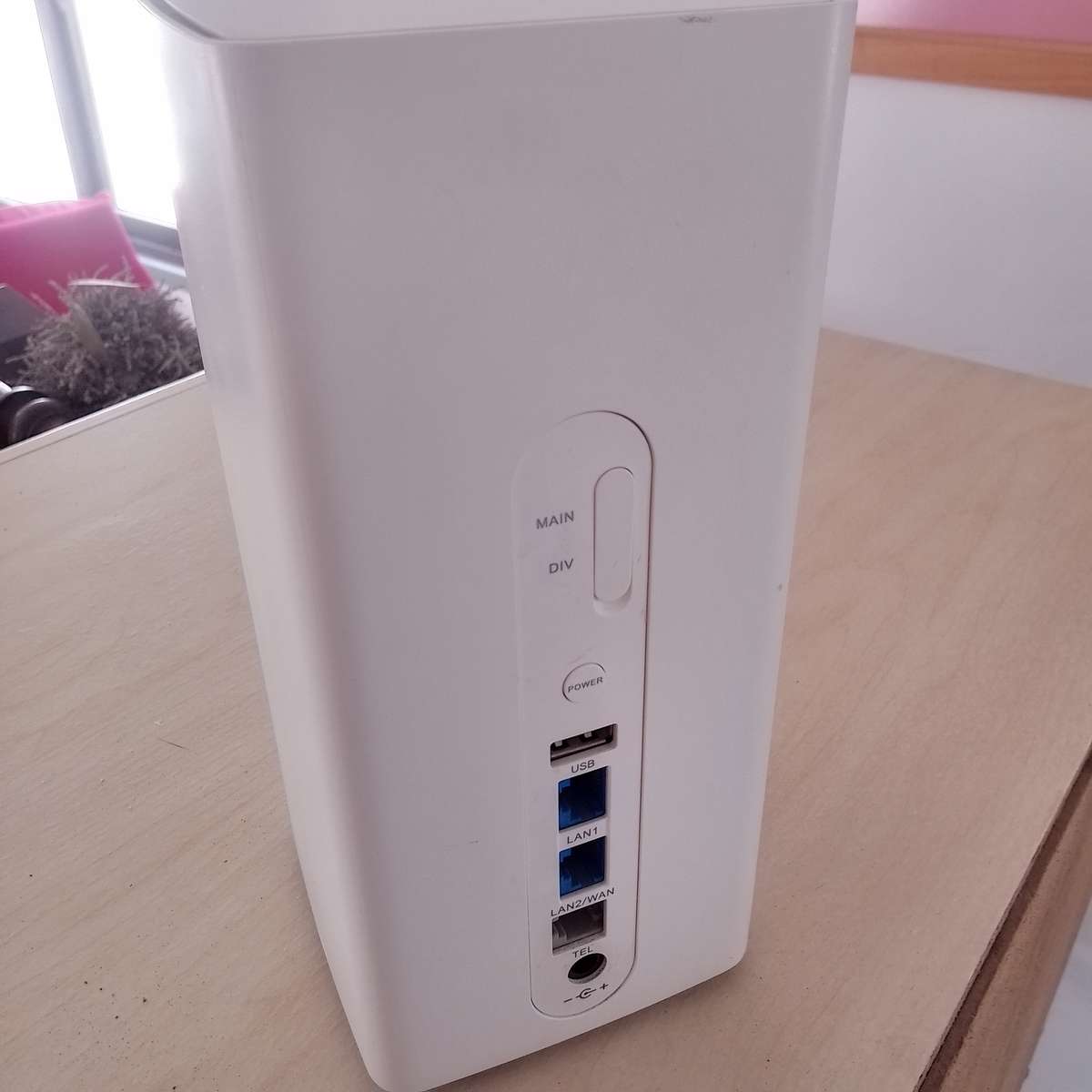 Huwawei B618 LTE DESKTOP ROUTER TAKES SIM