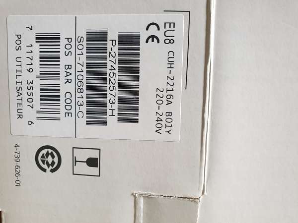 PlayStation 4 Slim 500GB + 2 Controllers + 7 Games