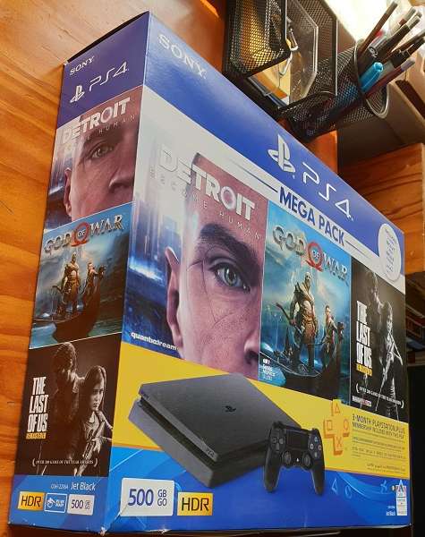 PlayStation 4 Slim 500GB + 2 Controllers + 7 Games