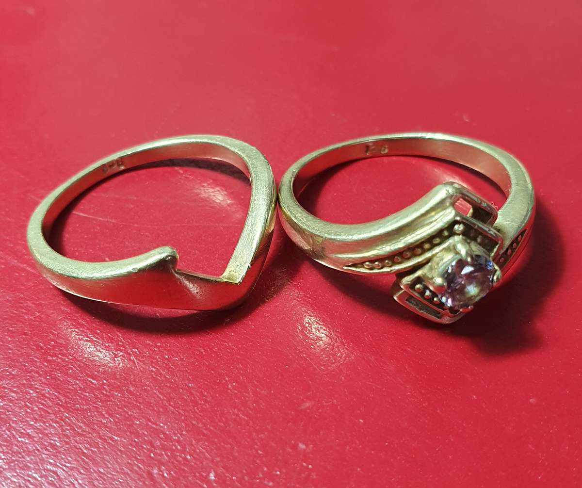 9ct GOLD VINTAGE WEDDING AND ENGAGEMENT RINGS.