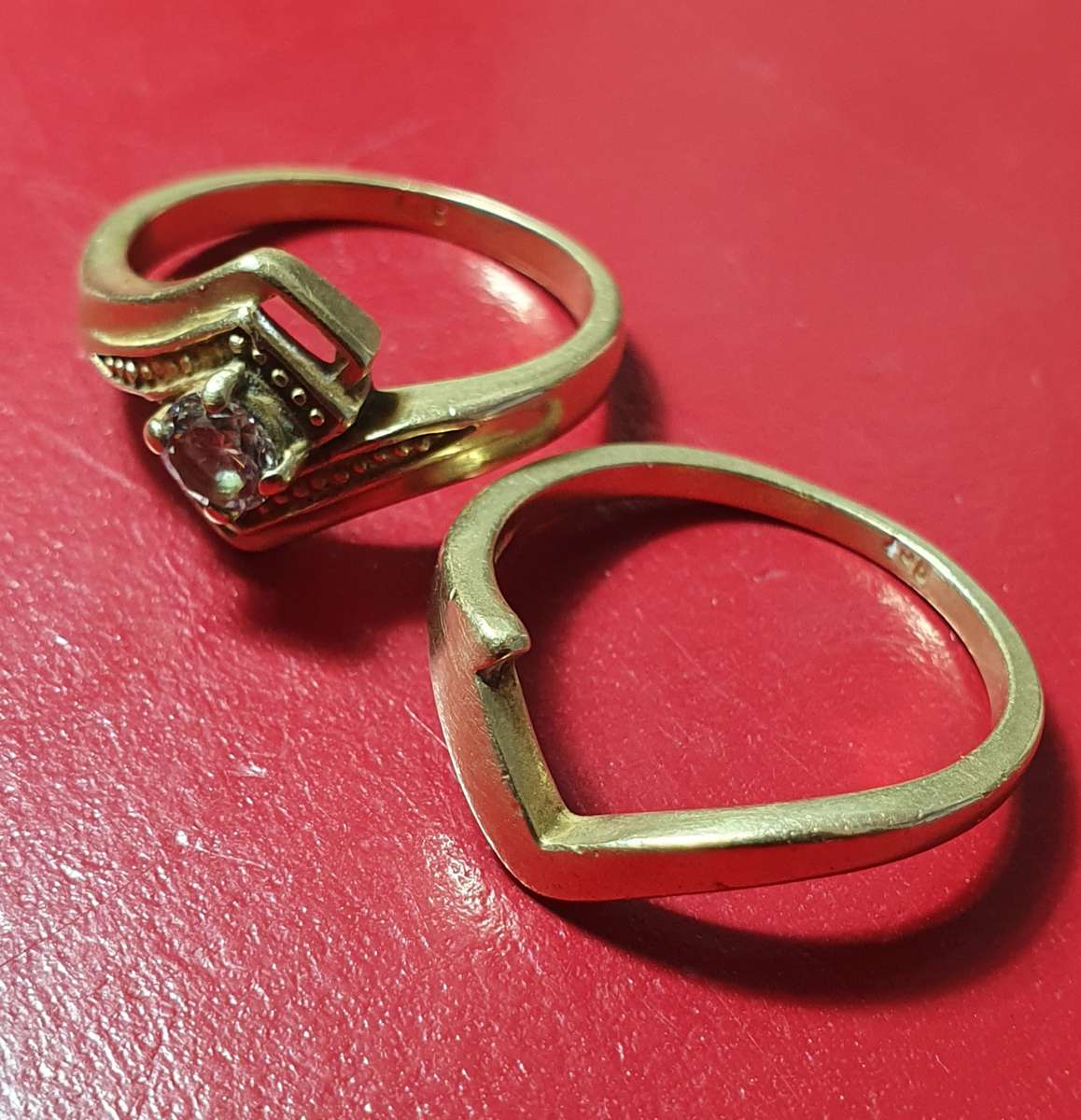 9ct GOLD VINTAGE WEDDING AND ENGAGEMENT RINGS.