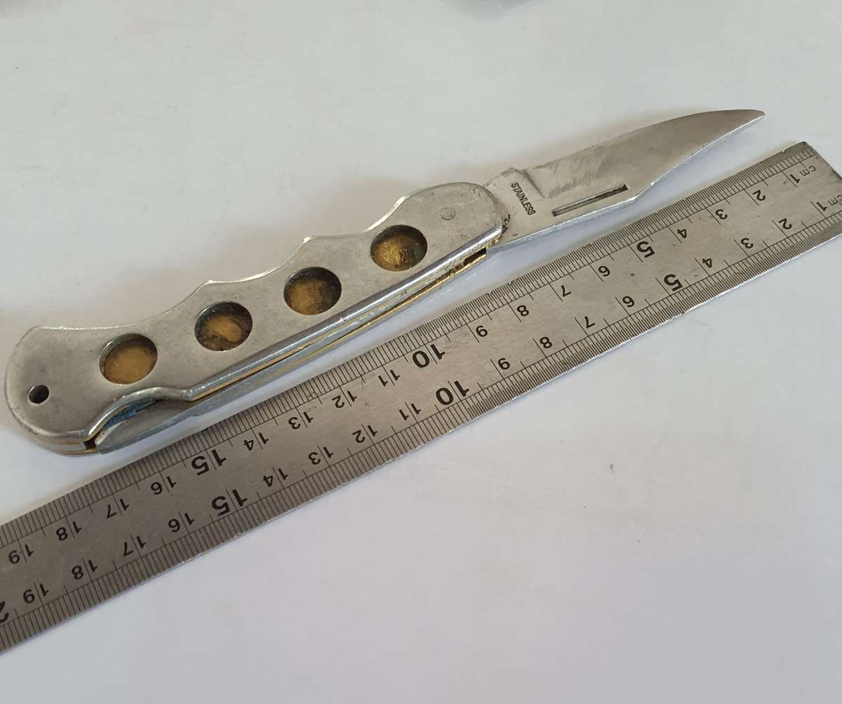 5 X VINTAGE  FOLDING KNIFES AS PER PHOTO REPORT.
