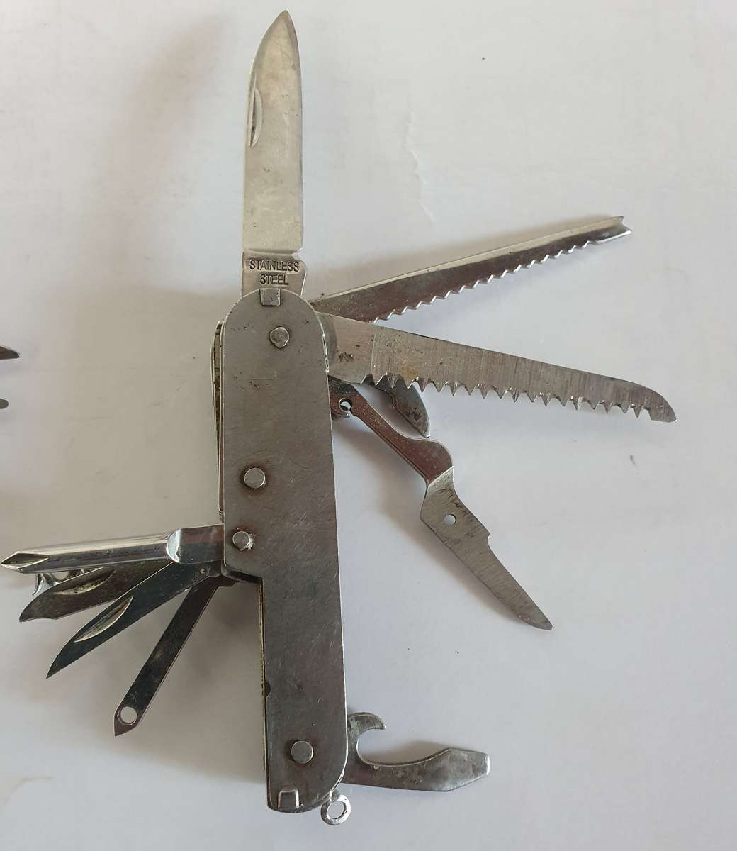 3 X MULTI TOOL  VINTAGE  FOLDING KNIFES AS PER PHOTO REPORT.