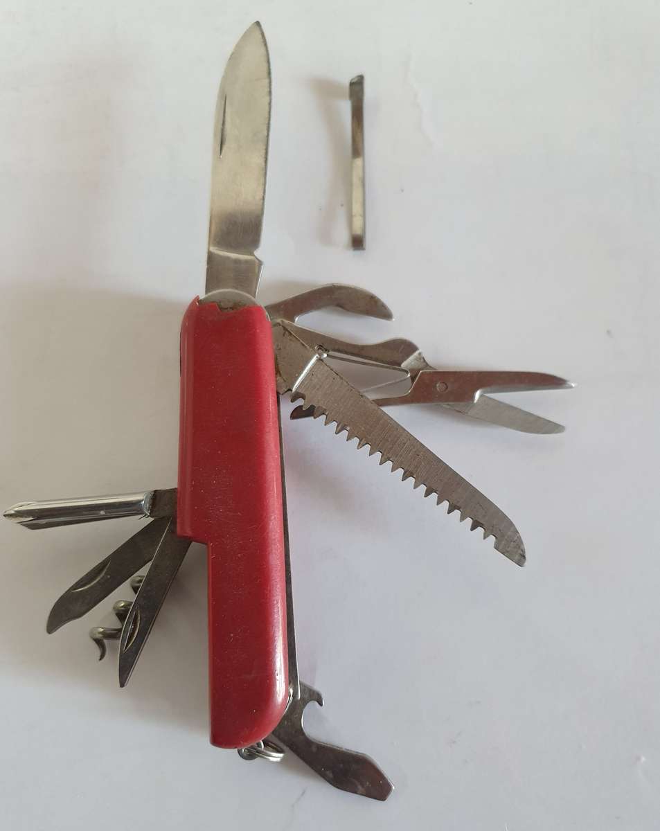 3 X MULTI TOOL  VINTAGE  FOLDING KNIFES AS PER PHOTO REPORT.