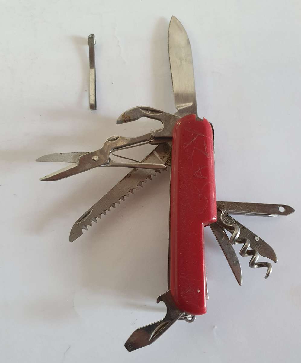 3 X MULTI TOOL  VINTAGE  FOLDING KNIFES AS PER PHOTO REPORT.