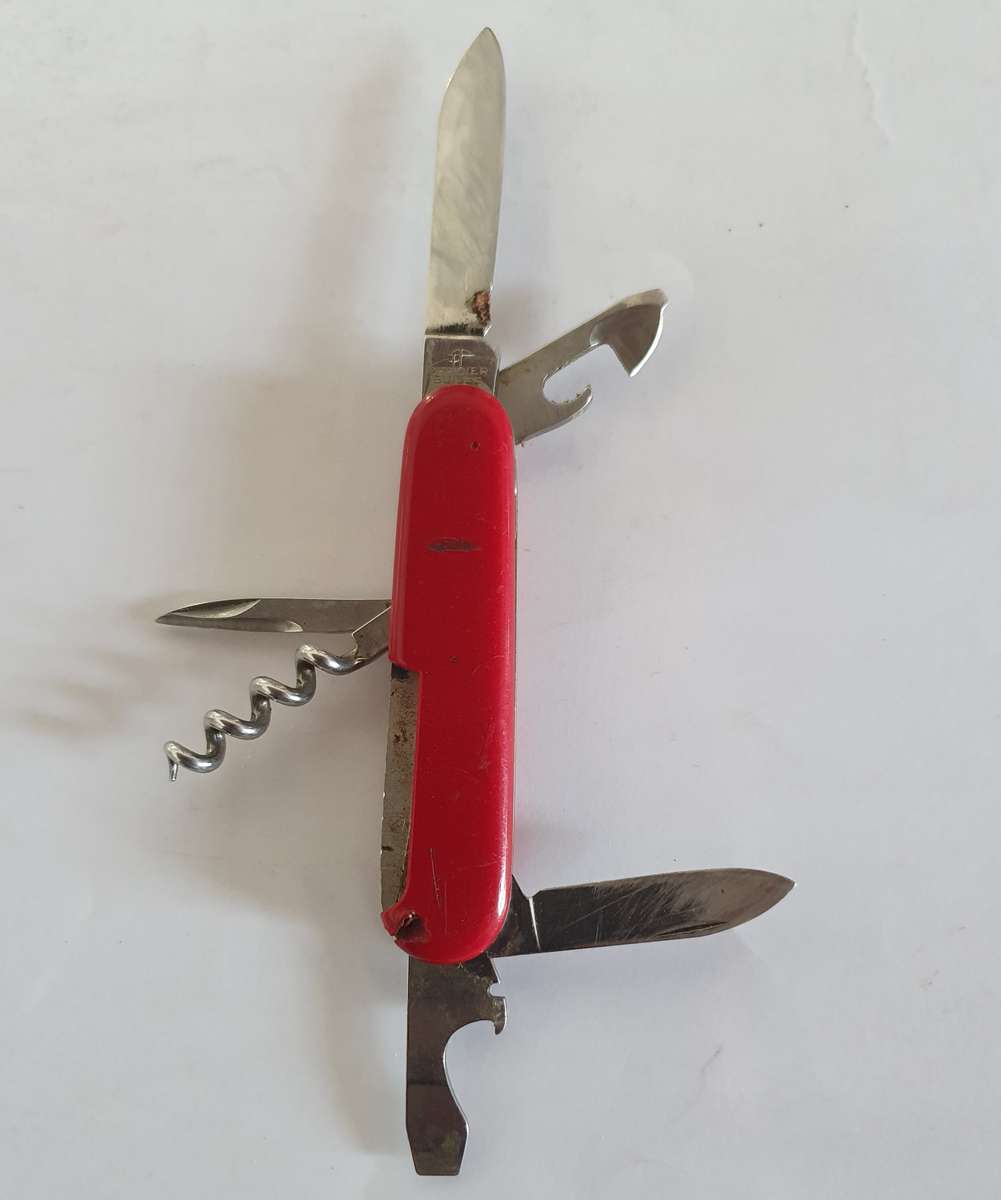 3 X MULTI TOOL  VINTAGE  FOLDING KNIFES AS PER PHOTO REPORT.
