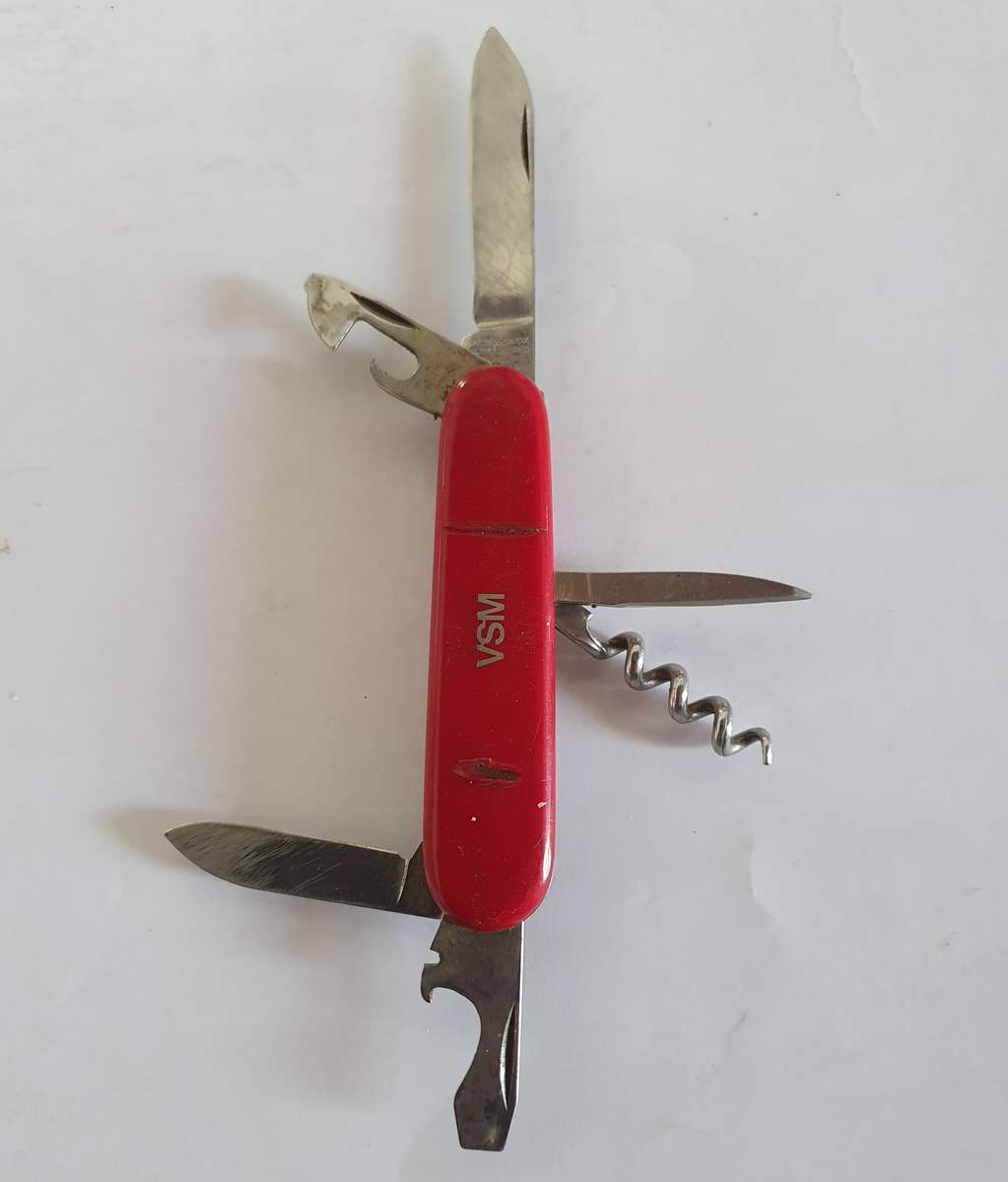 3 X MULTI TOOL  VINTAGE  FOLDING KNIFES AS PER PHOTO REPORT.