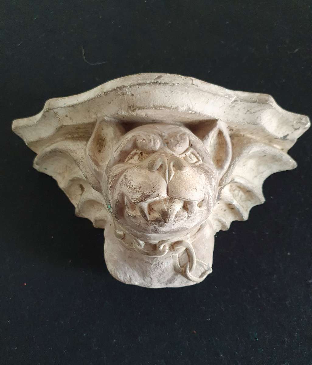 VINTAGE GARGOYLE CEMENT CAST WALL MOUNT.