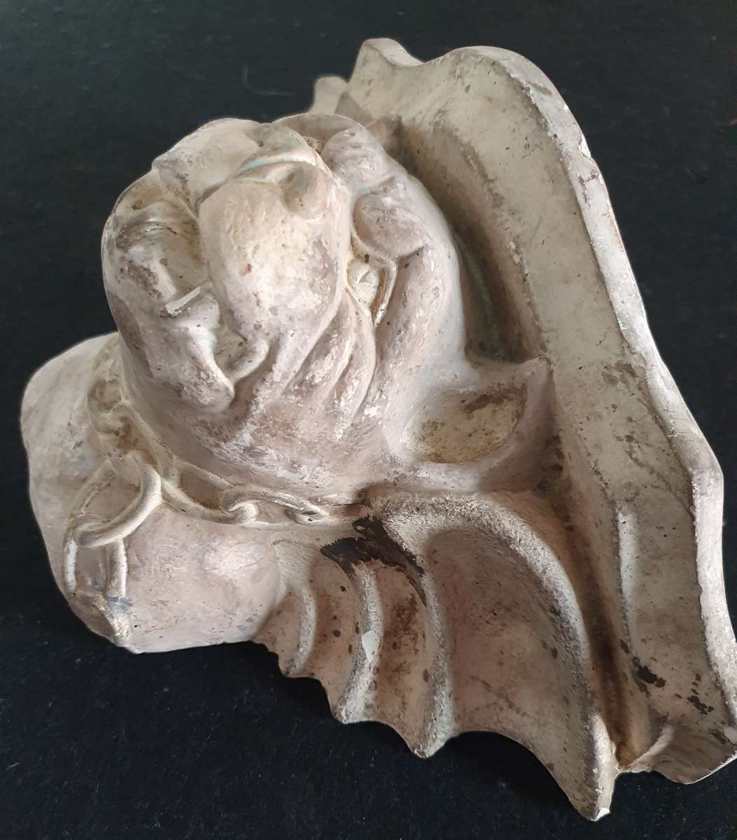 VINTAGE GARGOYLE CEMENT CAST WALL MOUNT.