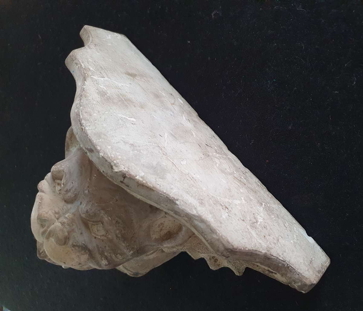 VINTAGE GARGOYLE CEMENT CAST WALL MOUNT.