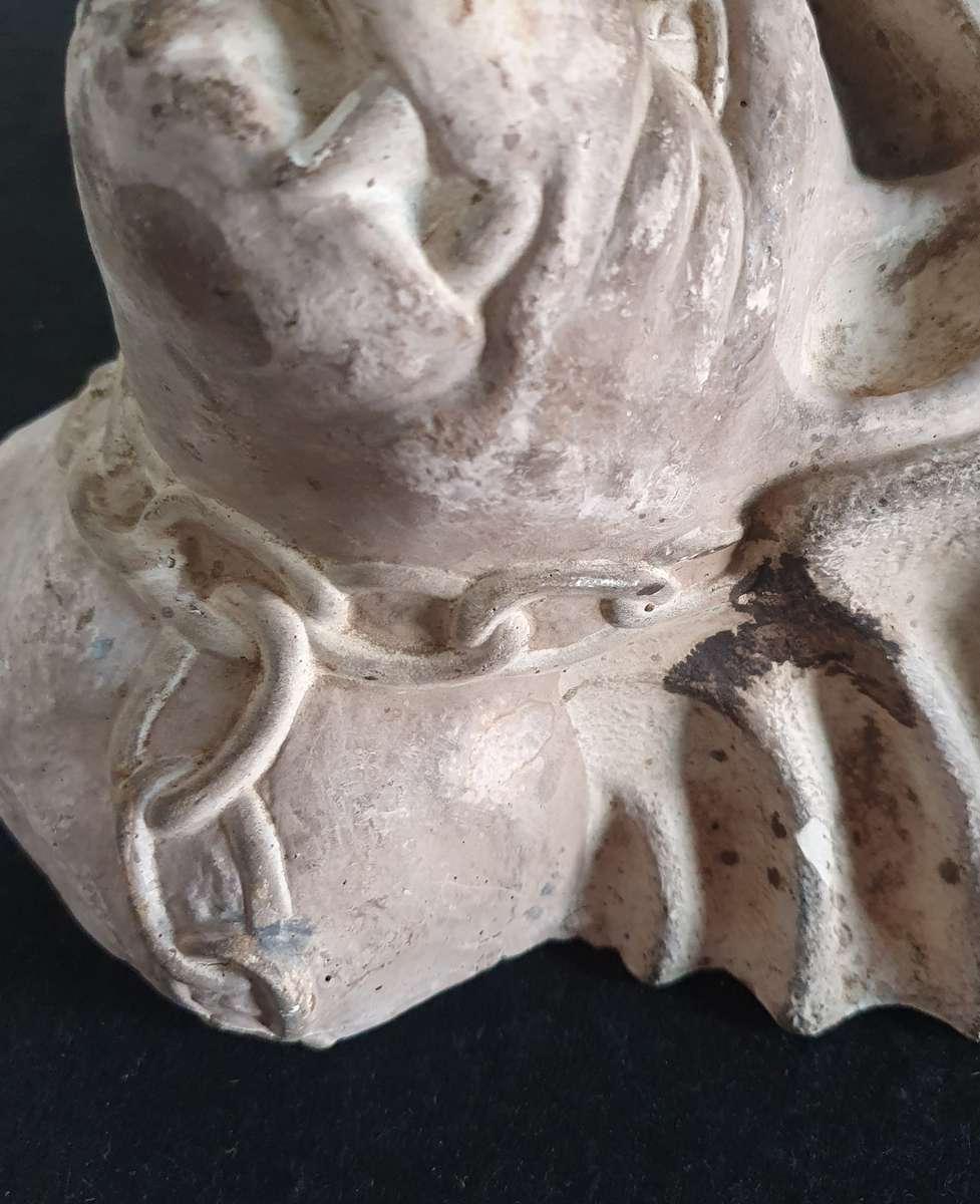 VINTAGE GARGOYLE CEMENT CAST WALL MOUNT.