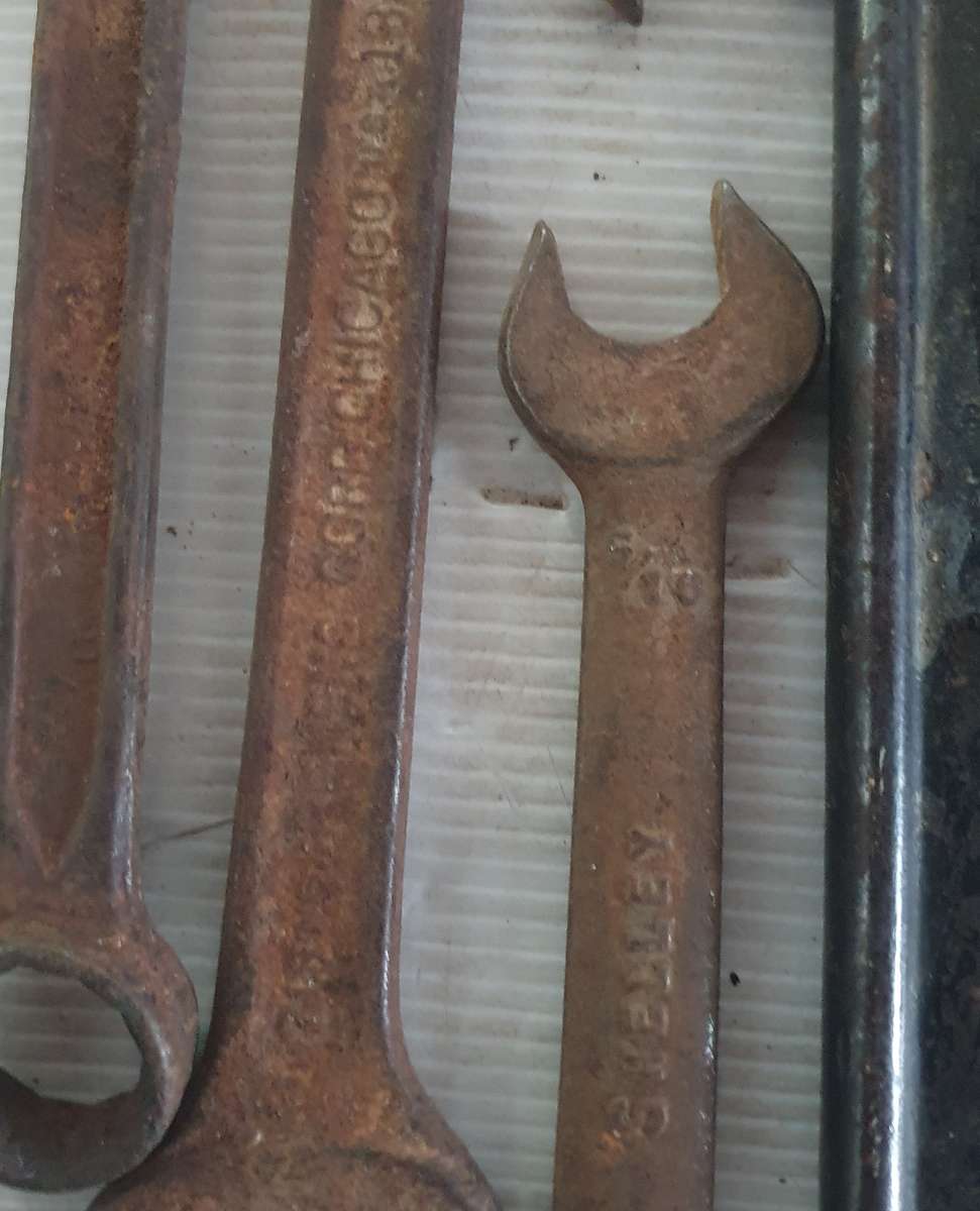 ANTIQUE THICK METAL TOOLBOX WITH 25 X ANTIQUE TOOLS. AS FOUND. SEE PHOTOS.