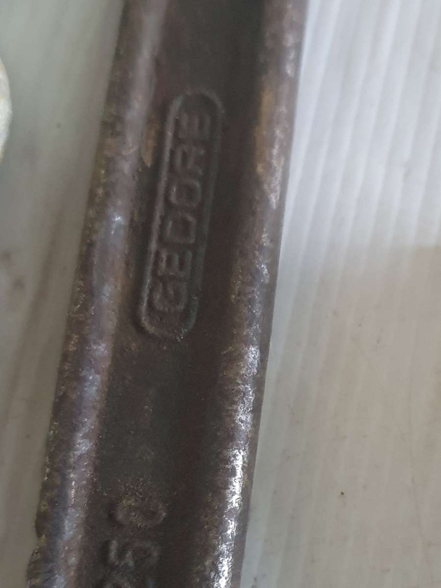 ANTIQUE THICK METAL TOOLBOX WITH 25 X ANTIQUE TOOLS. AS FOUND. SEE PHOTOS.