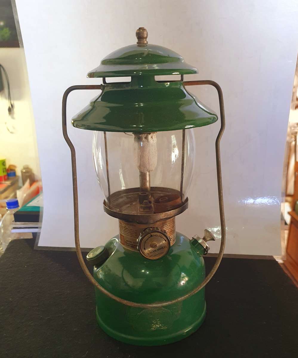 COLEMAN MODEL 201 LAMP . ALL INTACT.