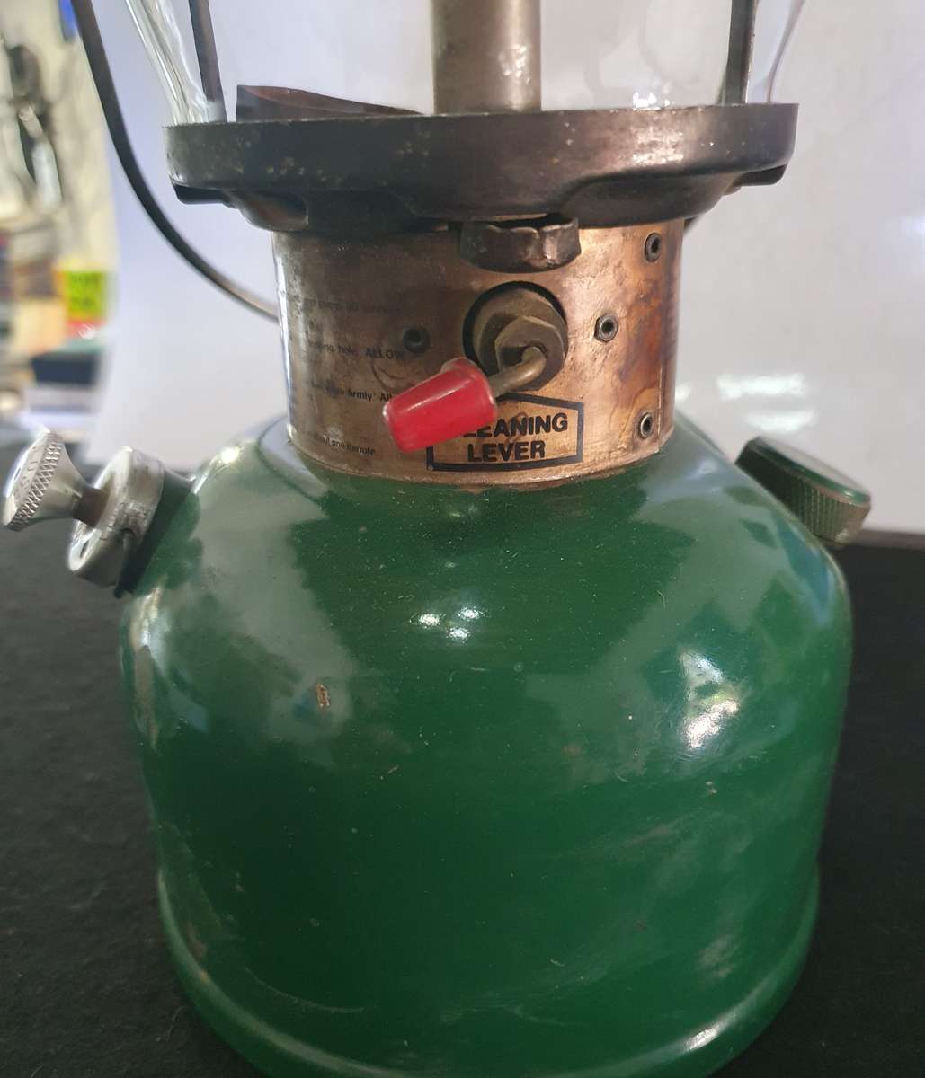 COLEMAN MODEL 201 LAMP . ALL INTACT.