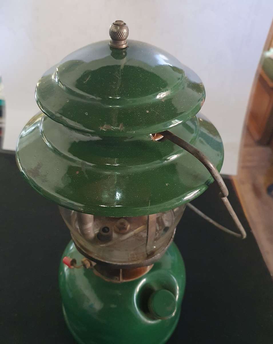 COLEMAN MODEL 201 LAMP . ALL INTACT.
