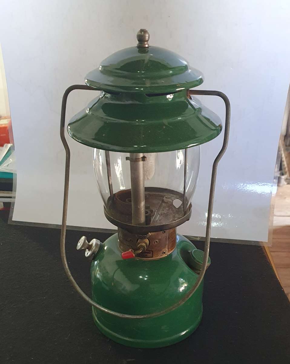 COLEMAN MODEL 201 LAMP . ALL INTACT.