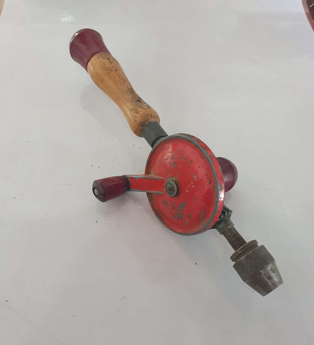 VINTAGE HAND DRILL. 30CM LONG.