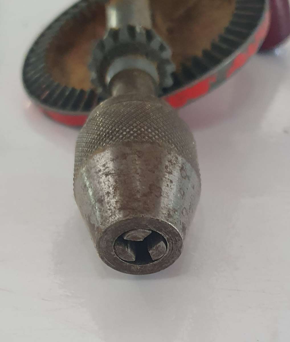 VINTAGE HAND DRILL. 30CM LONG.