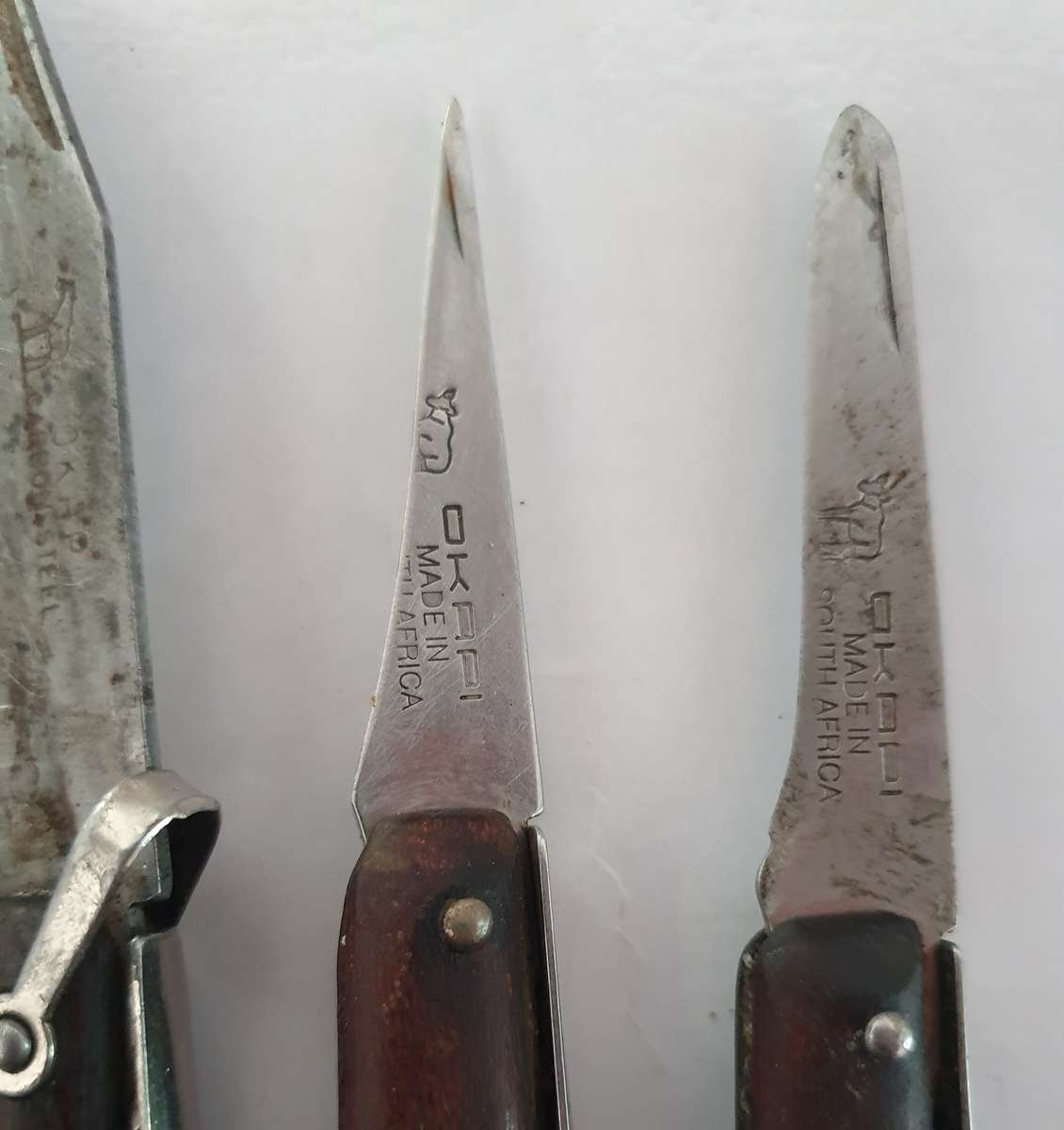 4 X VINTAGE ORIGINAL OKAPI FOLDING KNIFES. INCL. CARBON STEEL. WELL USED.