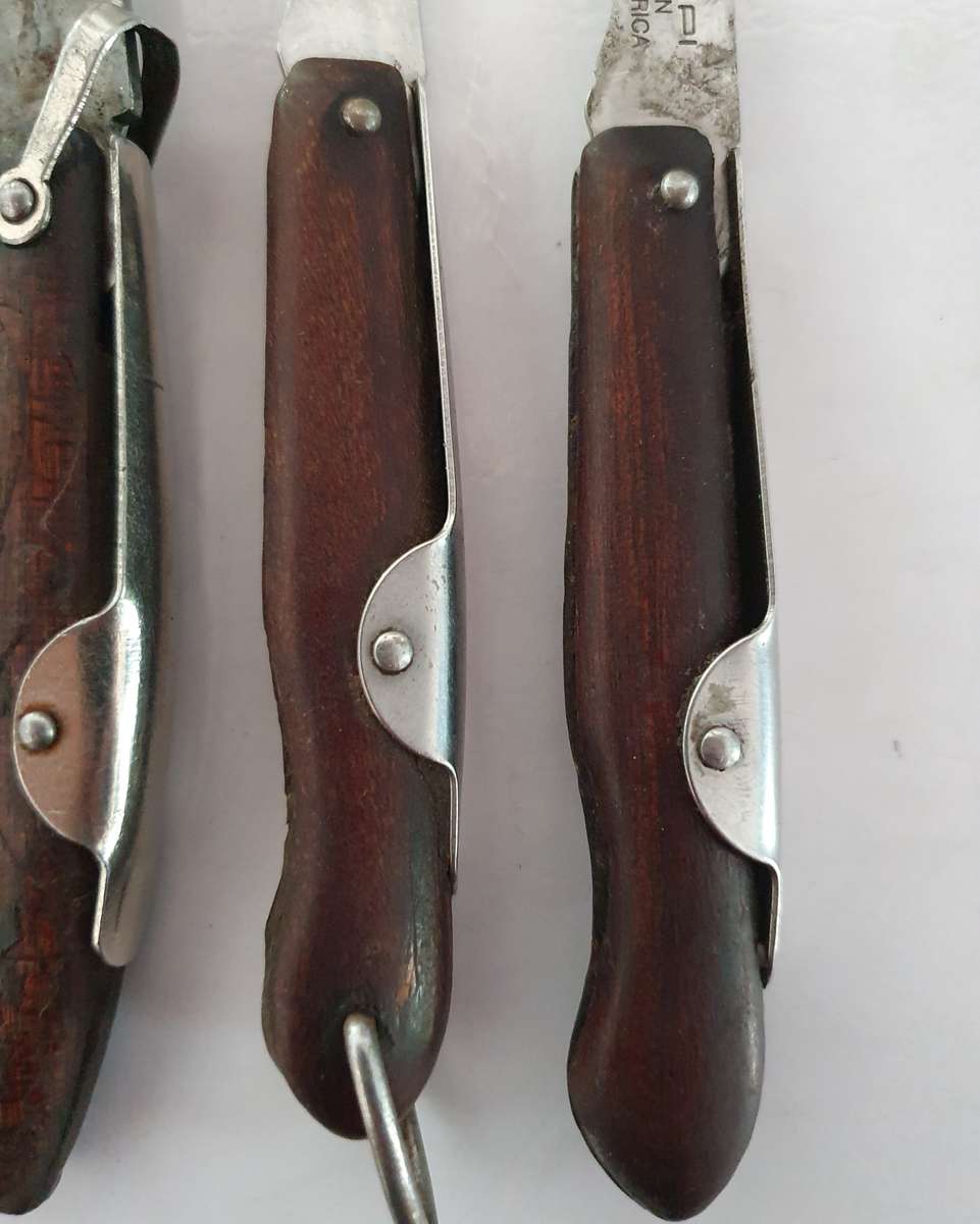4 X VINTAGE ORIGINAL OKAPI FOLDING KNIFES. INCL. CARBON STEEL. WELL USED.