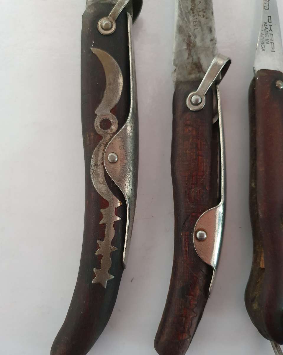 4 X VINTAGE ORIGINAL OKAPI FOLDING KNIFES. INCL. CARBON STEEL. WELL USED.