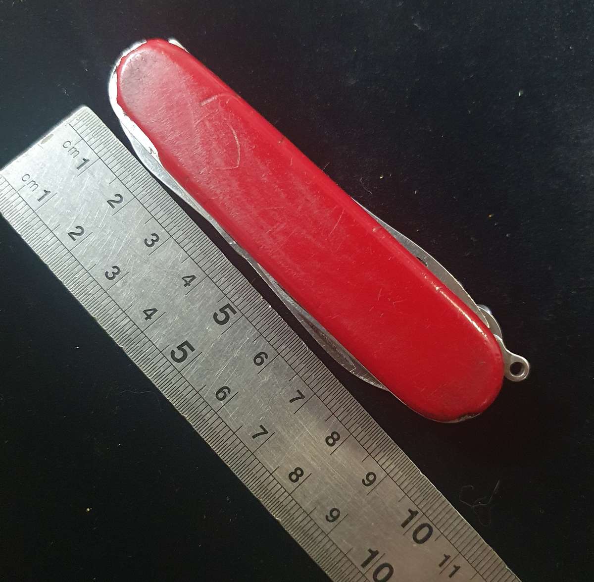 VICTORINOX OFFICIER SUISSE FOLDING KNIFE AS PER PHOTO REPORT.