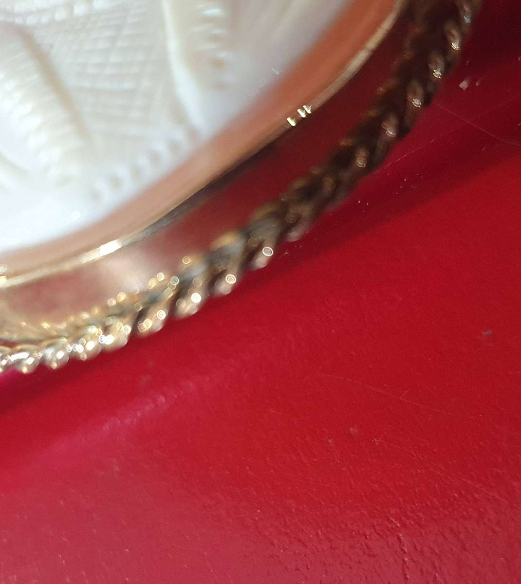 9ct GOLD SETTING WITH FINE DETAIL CAMEO. NECKLACE OR BROOCH.