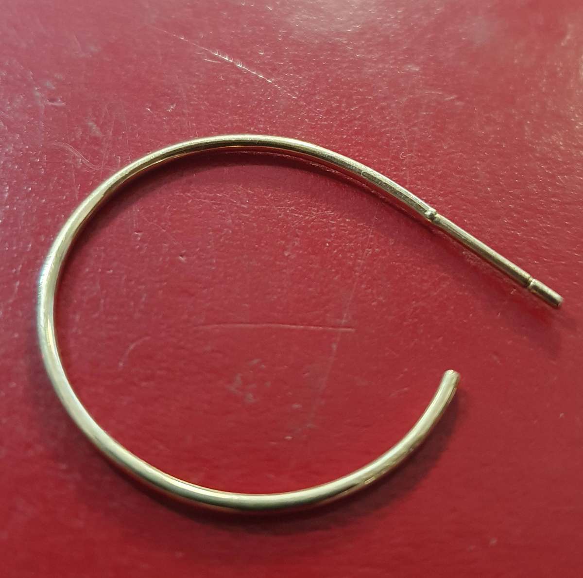 9ct GOLD EAR RING.
