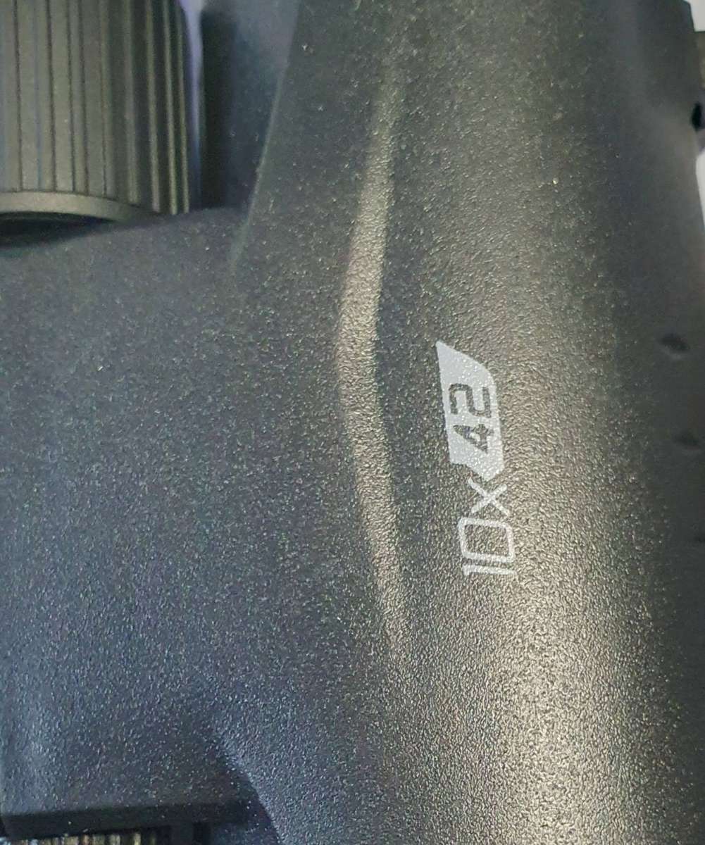 TASCO ES 10X42 BINOCULARS . AS GOOD AS NEW.