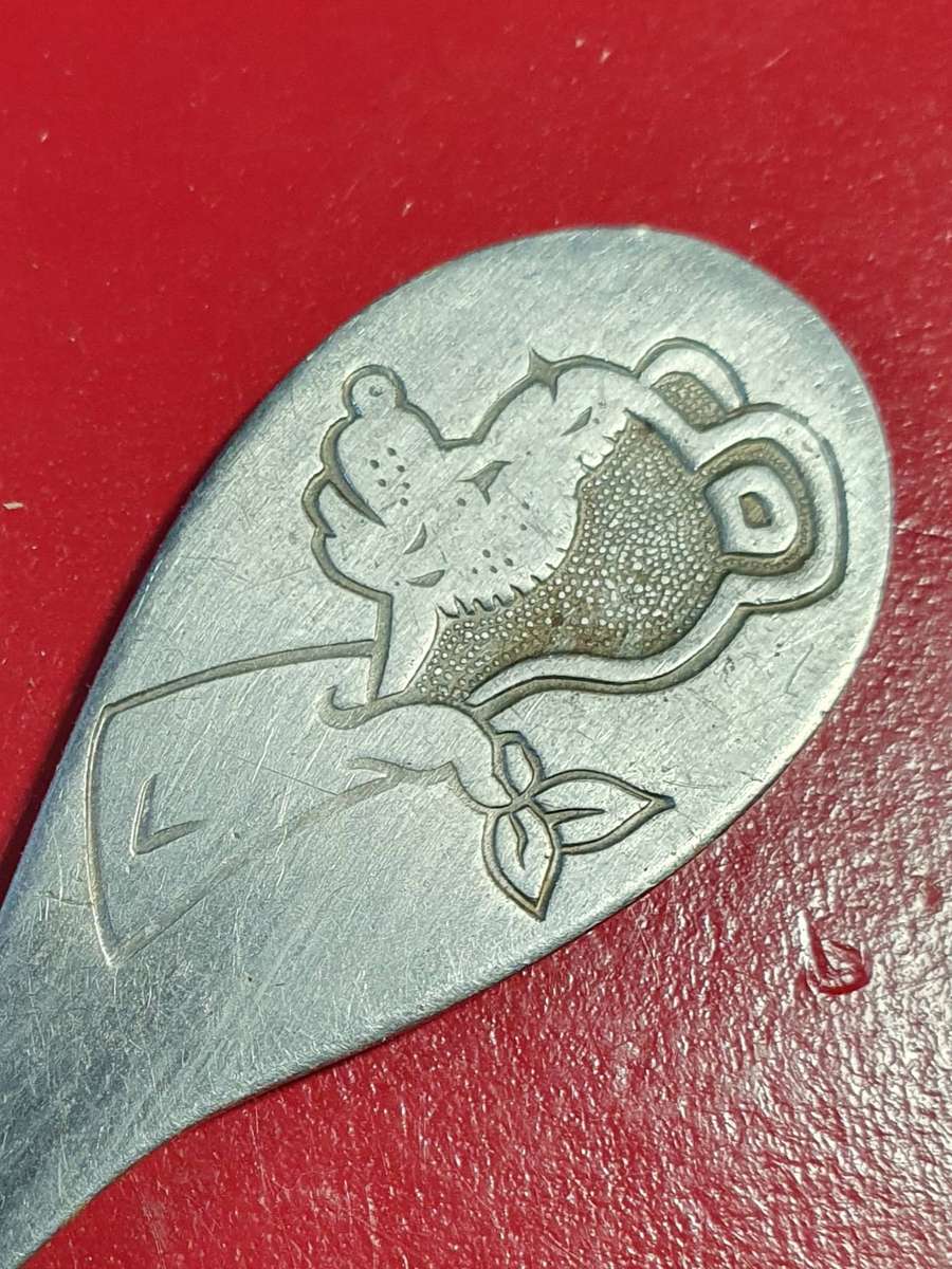 VINTAGE TOMMEE TIPPEE SPOON FOR TODDLERS. SCARCE !!!