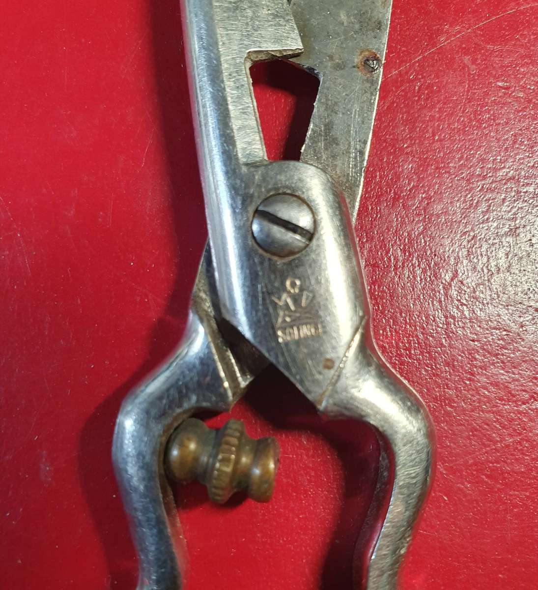 VINTAGE SOLINGEN BUTTONHOLE ADJUSTABLE PAIR OF SICISSORS.