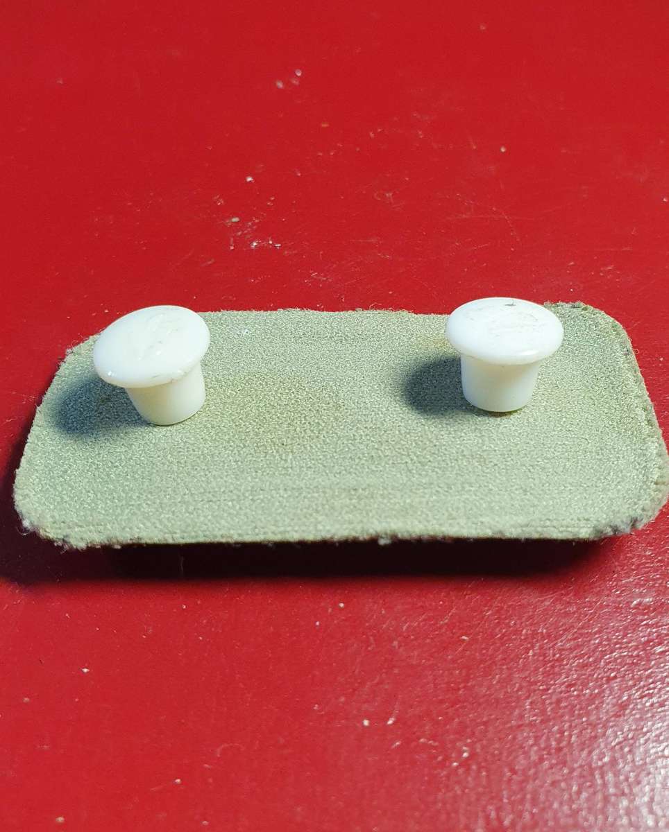 SANDF SHARPSHOOTER BADGE. PINS INTACT.