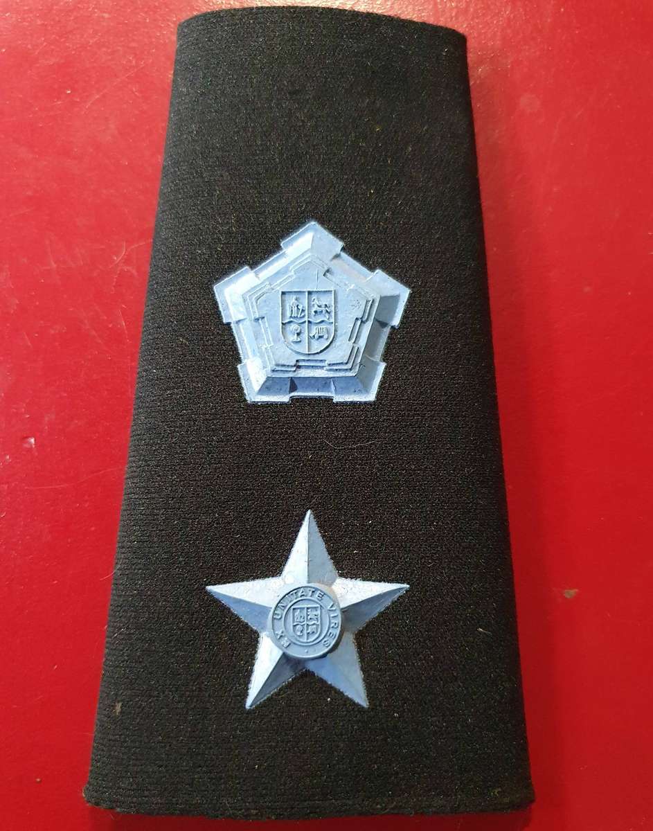 1 X SADF - SAAF COMMANDANT  RANK SLIDE