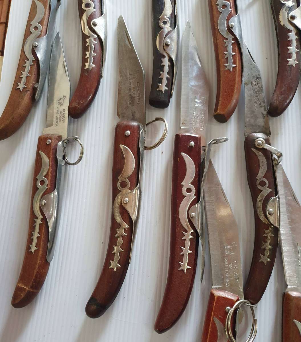 21 X OKAPI FOLDING KNIFES. WELL USED. ONE BID FOR ALL.