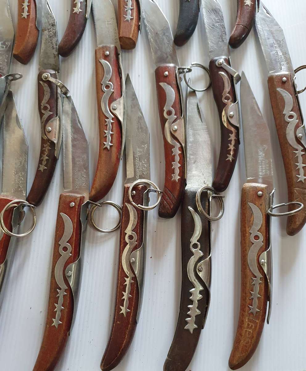 21 X OKAPI FOLDING KNIFES. WELL USED. ONE BID FOR ALL.