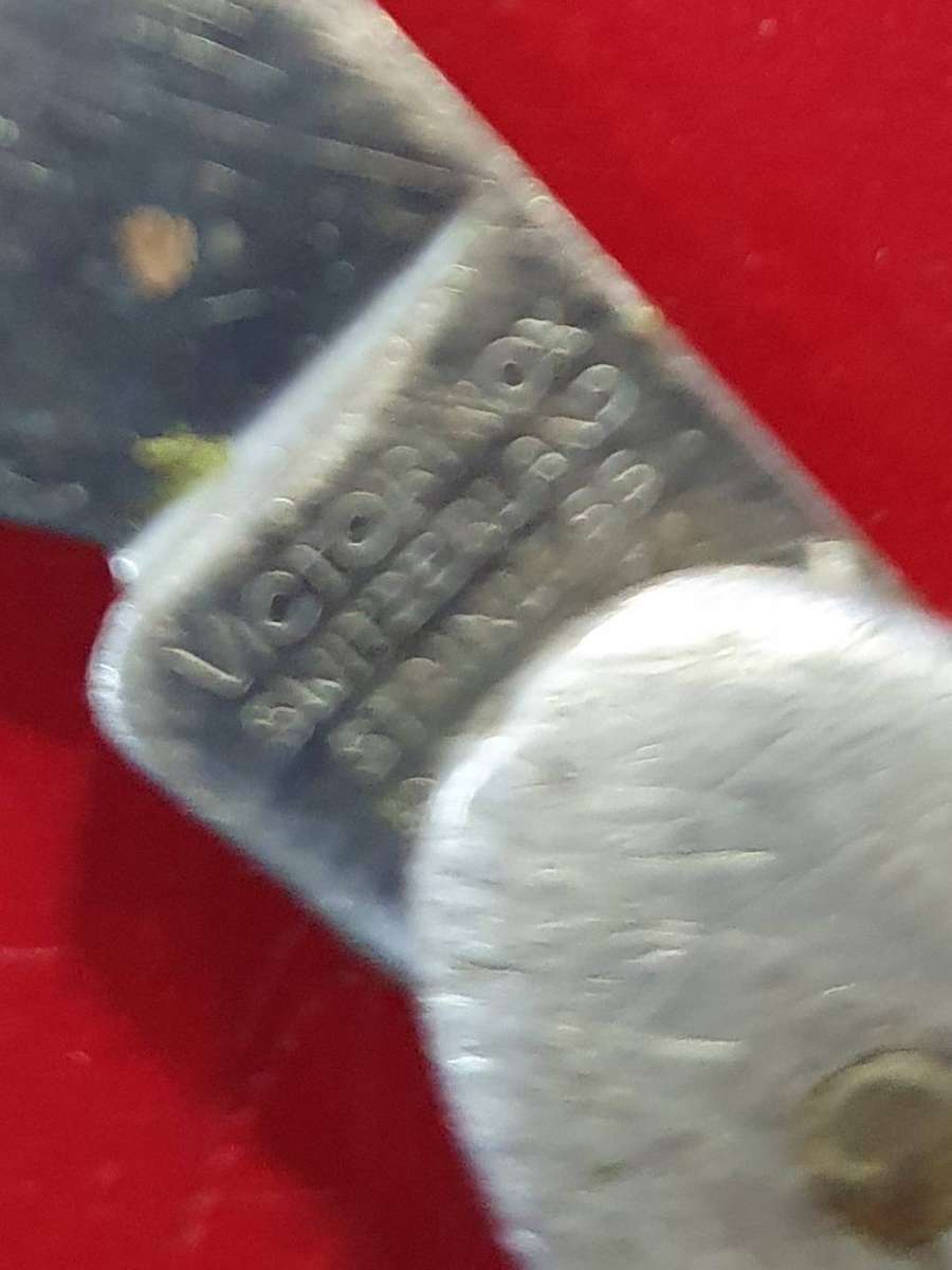 VINTAGE VICTORINOX FOLDING KNIFE. METAL HANDLE