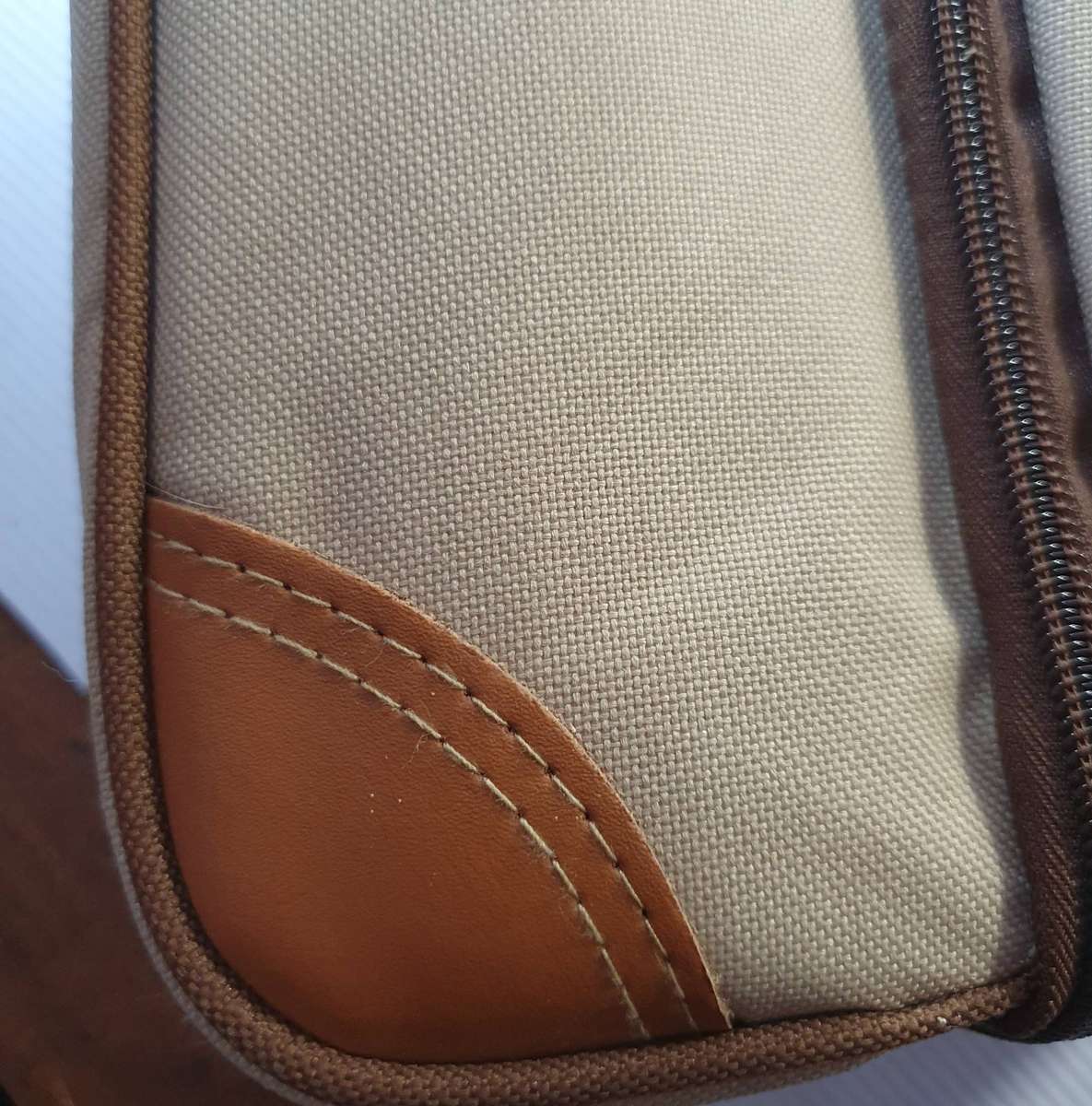 COFFEE FLASK SET WITH CARRY CASE. STAINLESS STEEL. HIGH END SET. NEVER BEEN USED.