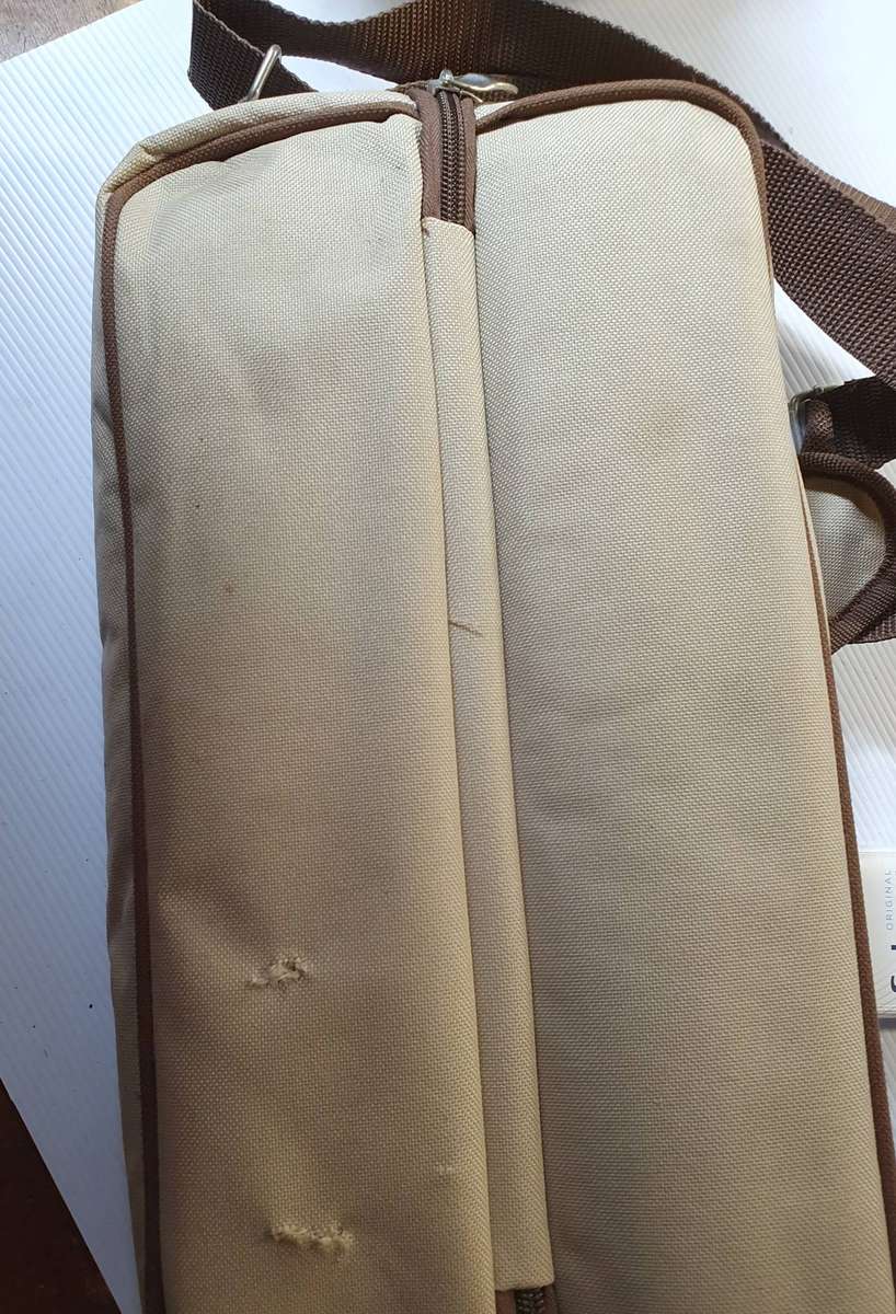 COFFEE FLASK SET WITH CARRY CASE. STAINLESS STEEL. HIGH END SET. NEVER BEEN USED.