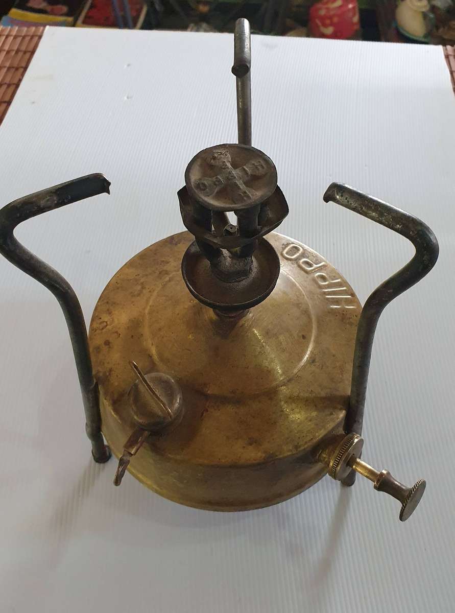 ANTIQUE BRASS HIPPO PARRAFIN STOVE.
